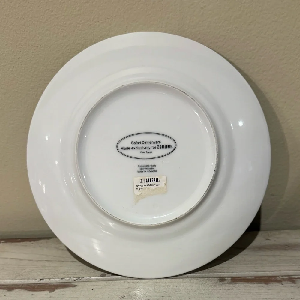 Z Gallerie Safari Elephant Decorative 8.75” Plate